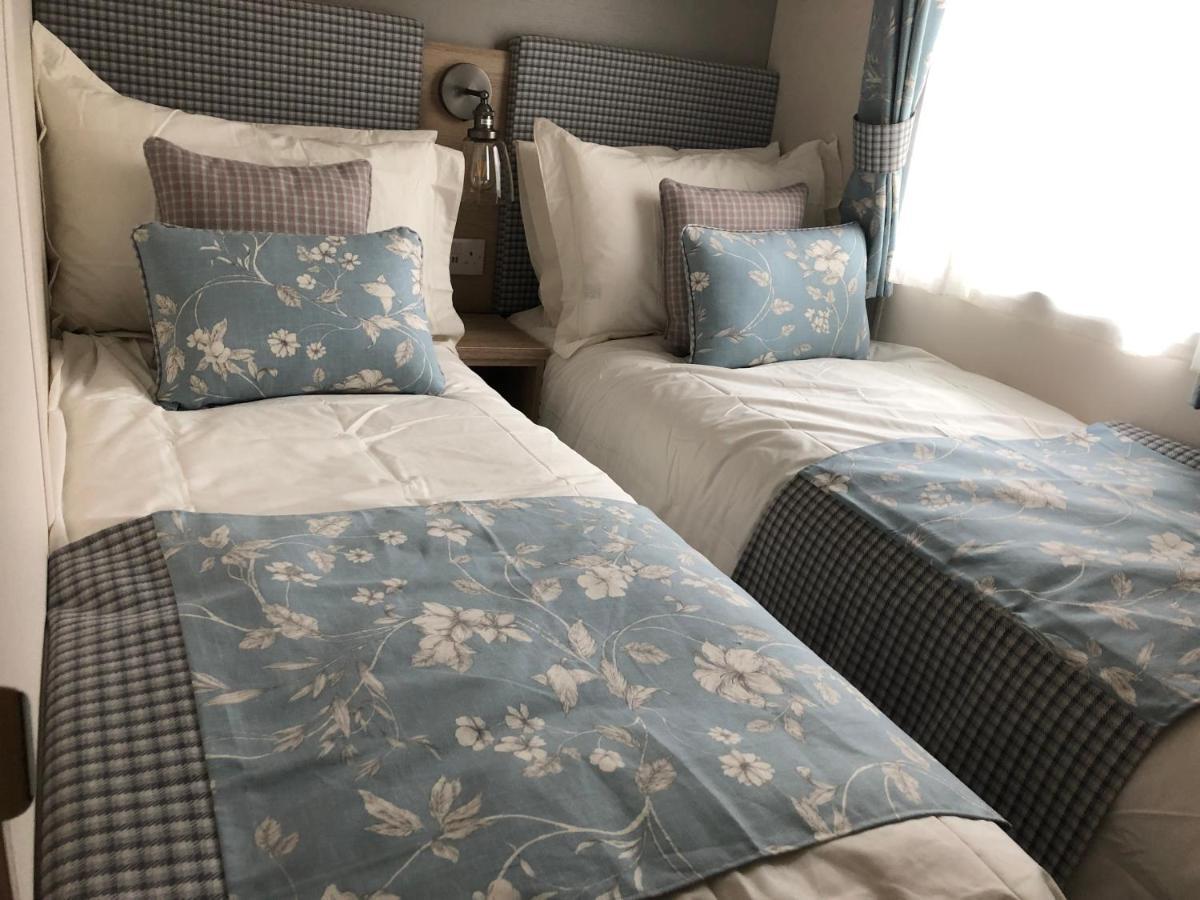 Luxury 2 Bedroom Caravan In Stunning Location ピトロクリー エクステリア 写真