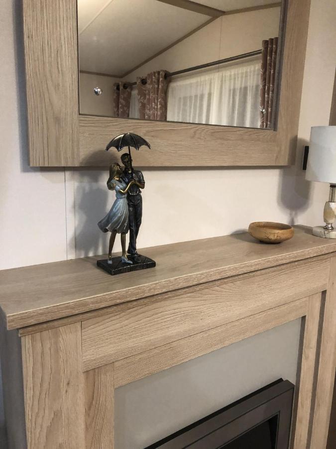 Luxury 2 Bedroom Caravan In Stunning Location ピトロクリー エクステリア 写真
