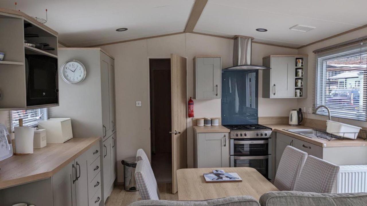 Luxury 2 Bedroom Caravan In Stunning Location ピトロクリー エクステリア 写真